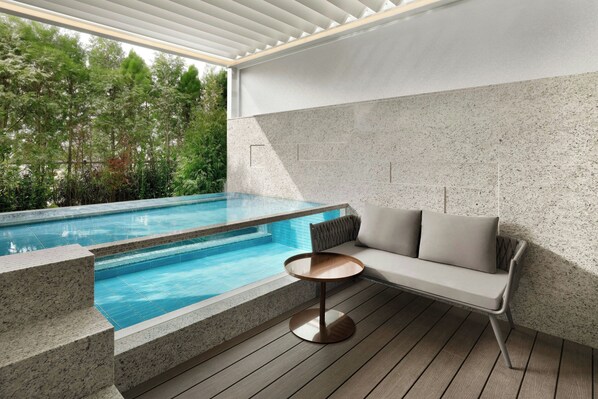 Premier Room, 1 Double Bed | Pool