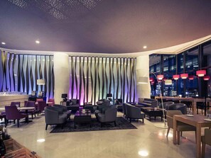 Breakfast, lunch and dinner served  - AC Hotel by Marriott Seoul Gangnam (Seoul)