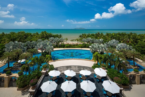 Terrace/patio - Crowne Plaza Resort Sanya Bay by IHG (Sanya)