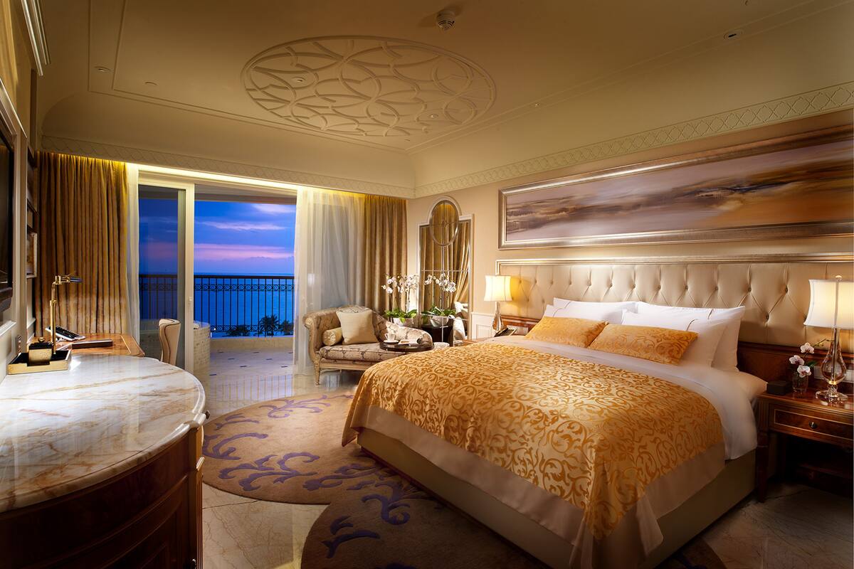 1 bedroom, down duvets, minibar, in-room safe