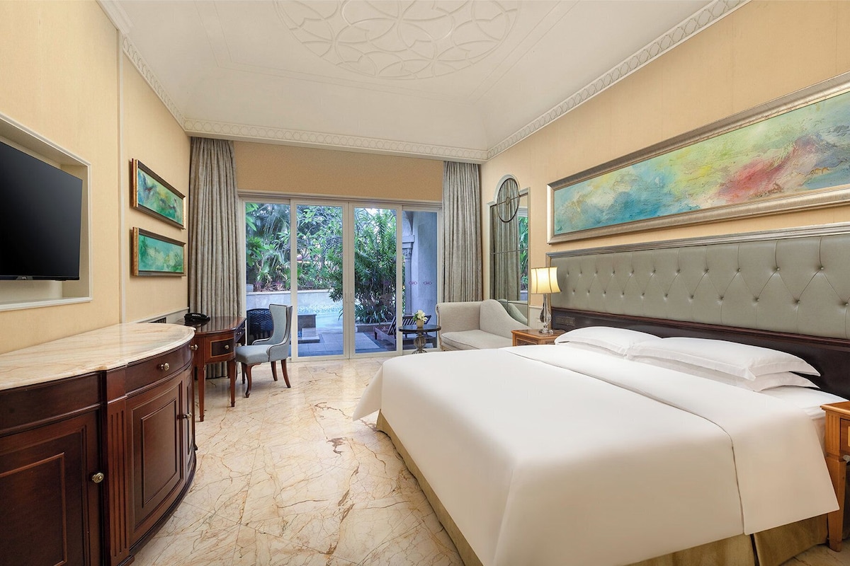 Crowne Plaza Special View King Room | 1 bedroom, down comforters, minibar, in-room safe