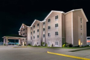 A multi-story hotel with a covered entrance, multiple windows, and a parking area. - Comfort Inn & Suites Marion I-57 (Marion)