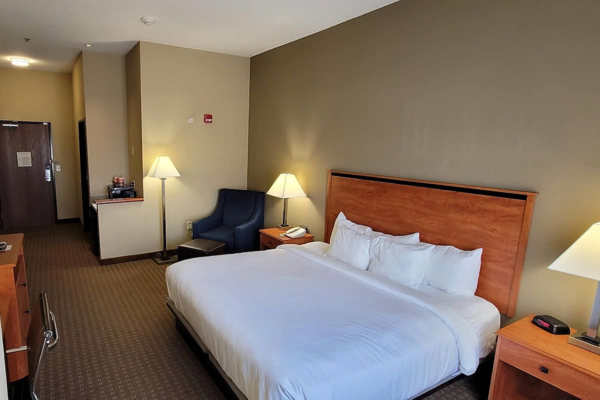 Chambre, 1 trÚs grand lit, accessible aux personnes à mobilité réduite, non-fumeur