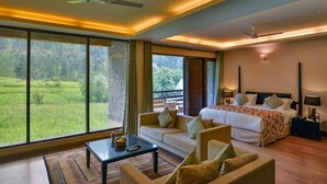 Luxury Suite with Balcony -Mountain View | Interior