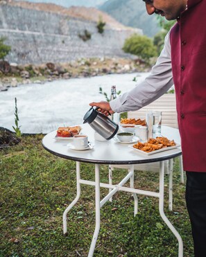 Khu ẩm thực ngoài trời