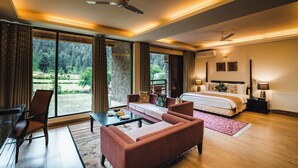 Luxury Suite with Balcony -Mountain View