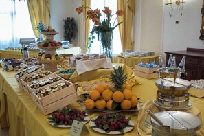 Free buffet breakfast