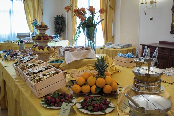 Free buffet breakfast - Federico II Palace Hotel (Enna)
