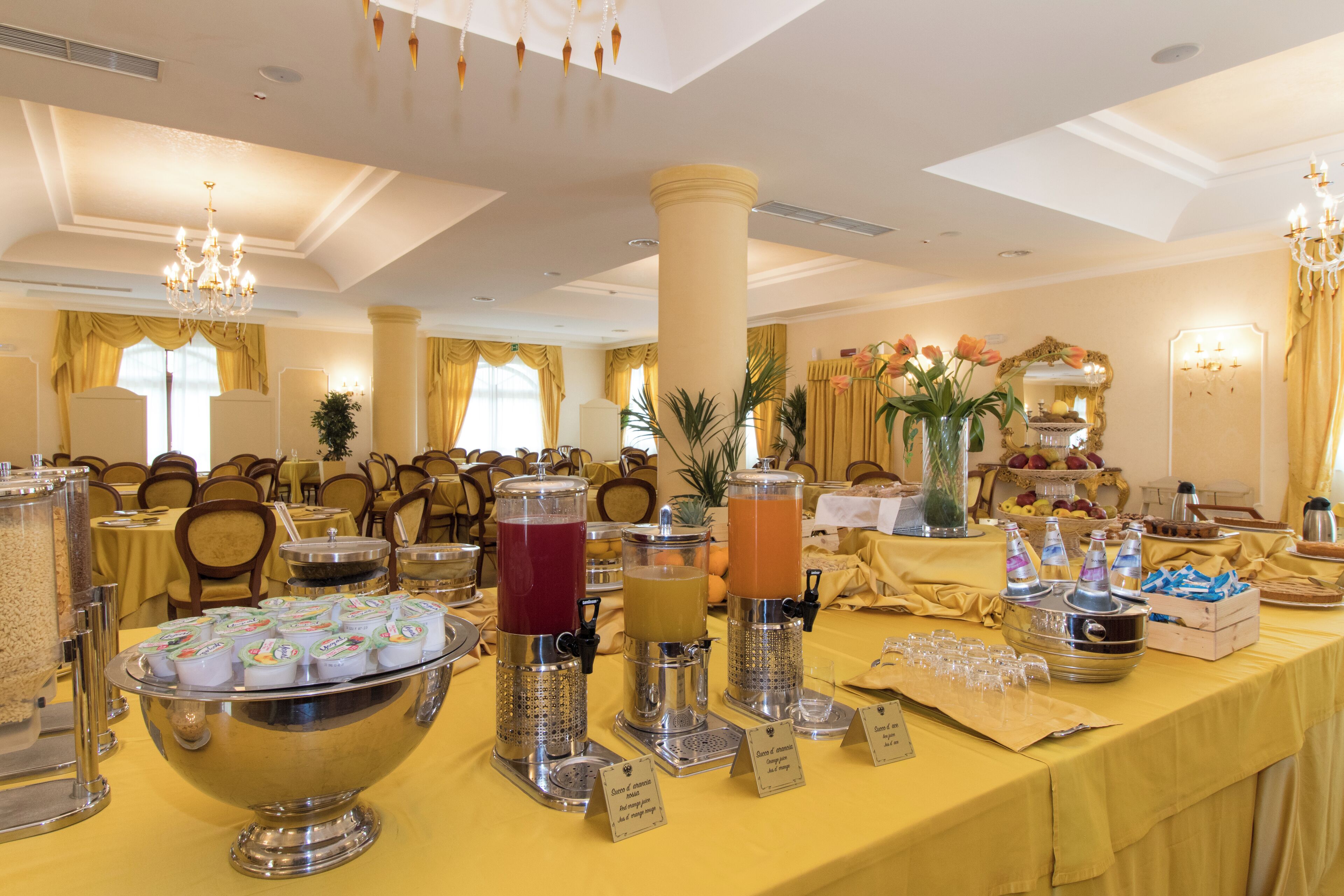 Breakfast, lunch, dinner served; Italian cuisine, pool views 