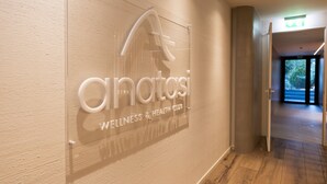 A hallway with a sign reading "inatosi WELLNESS & HEALTH CLUB".