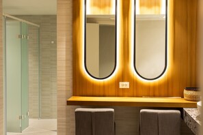 Couples treatment room(s), body treatments, aromatherapy, body scrubs
