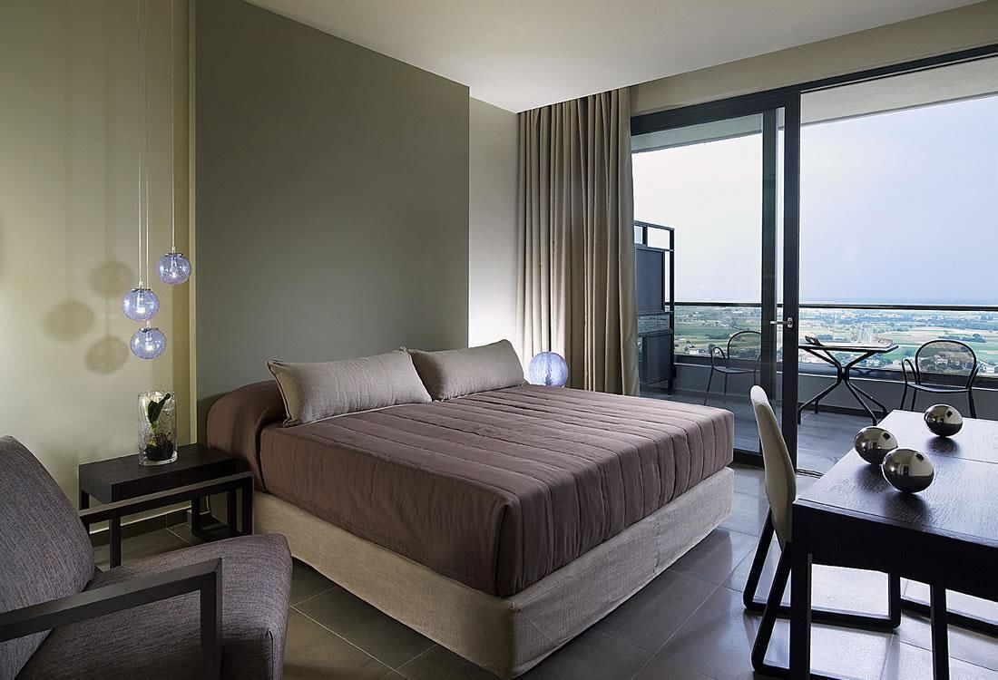 Hochwertige Bettwaren, Minibar, Zimmersafe, Schreibtisch