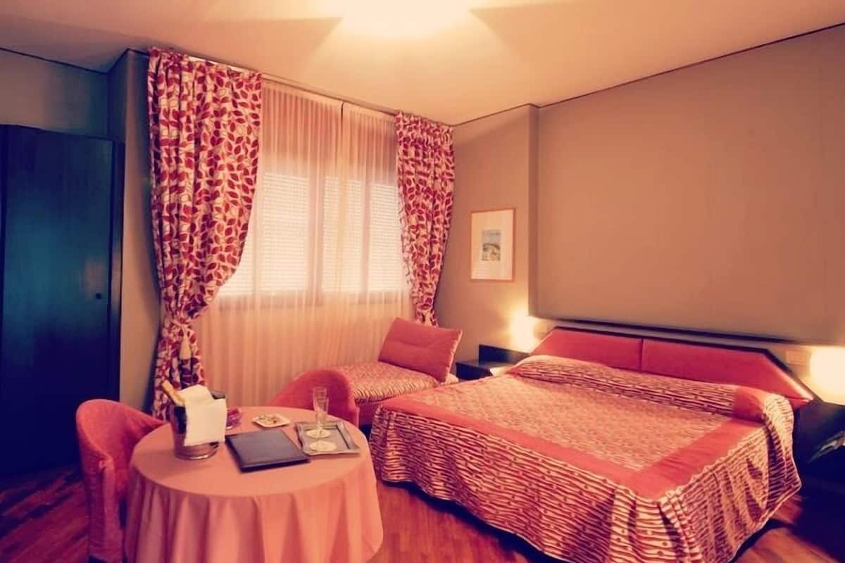 Frette Italian sheets, Select Comfort beds, minibar, in-room safe