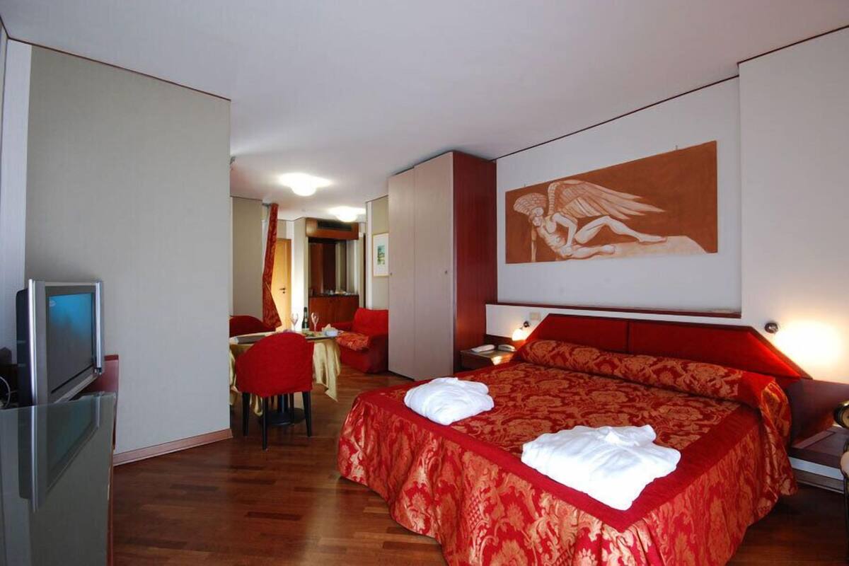 Suite, 1 Double Bed, Terrace, Sea View | Frette Italian sheets, Select Comfort beds, minibar, in-room safe