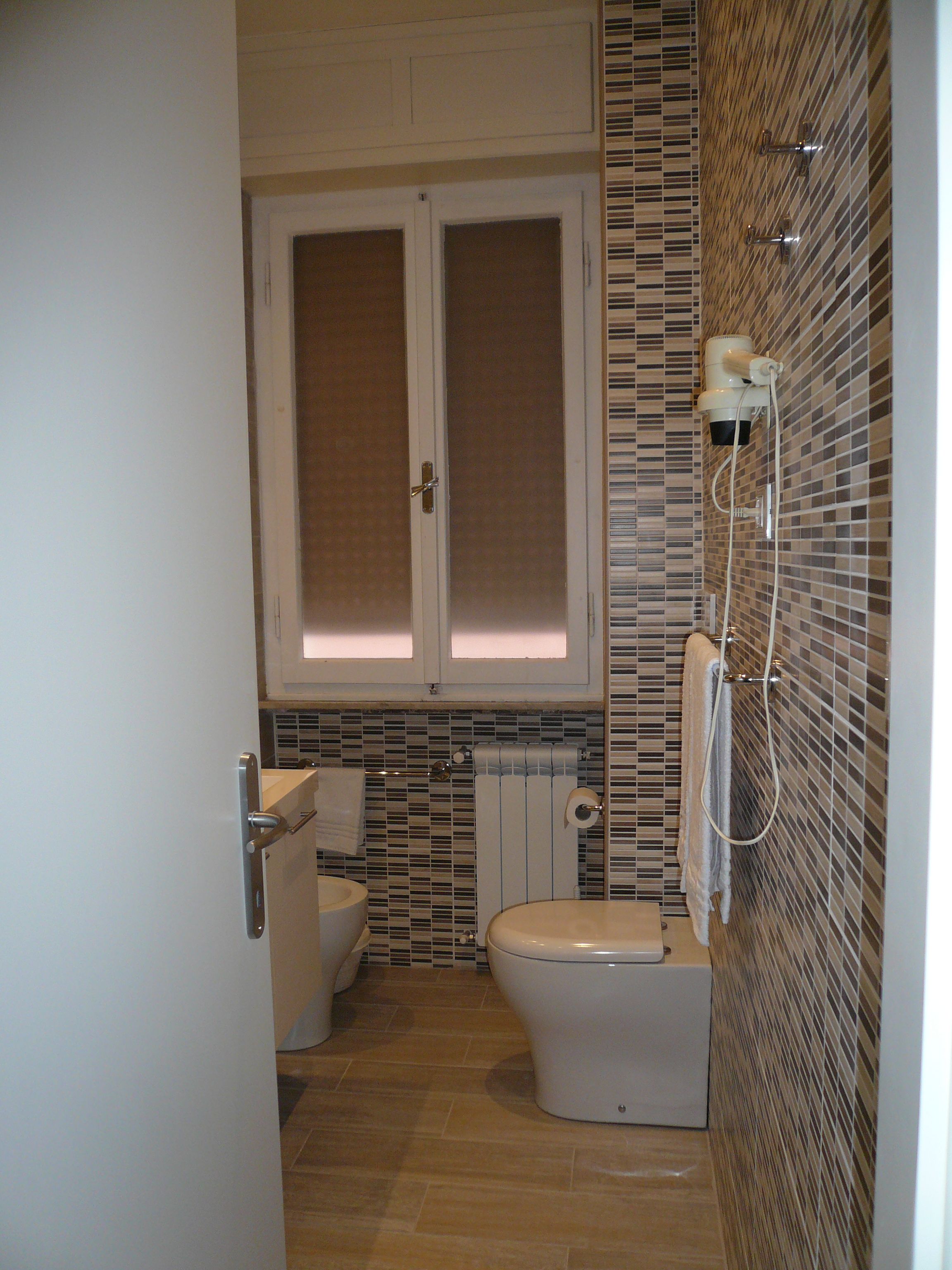 shower, free toiletries, bidet, towels