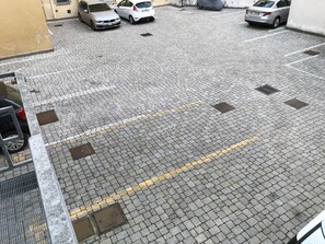 Parking sans voiturier (15.00 EUR par jour)
