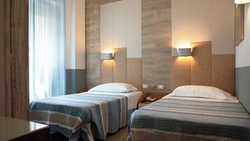 Classic Twin Room | Minibar, in-room safe, desk, soundproofing