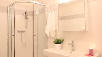Bathtub, deep soaking tub, free toiletries, hair dryer