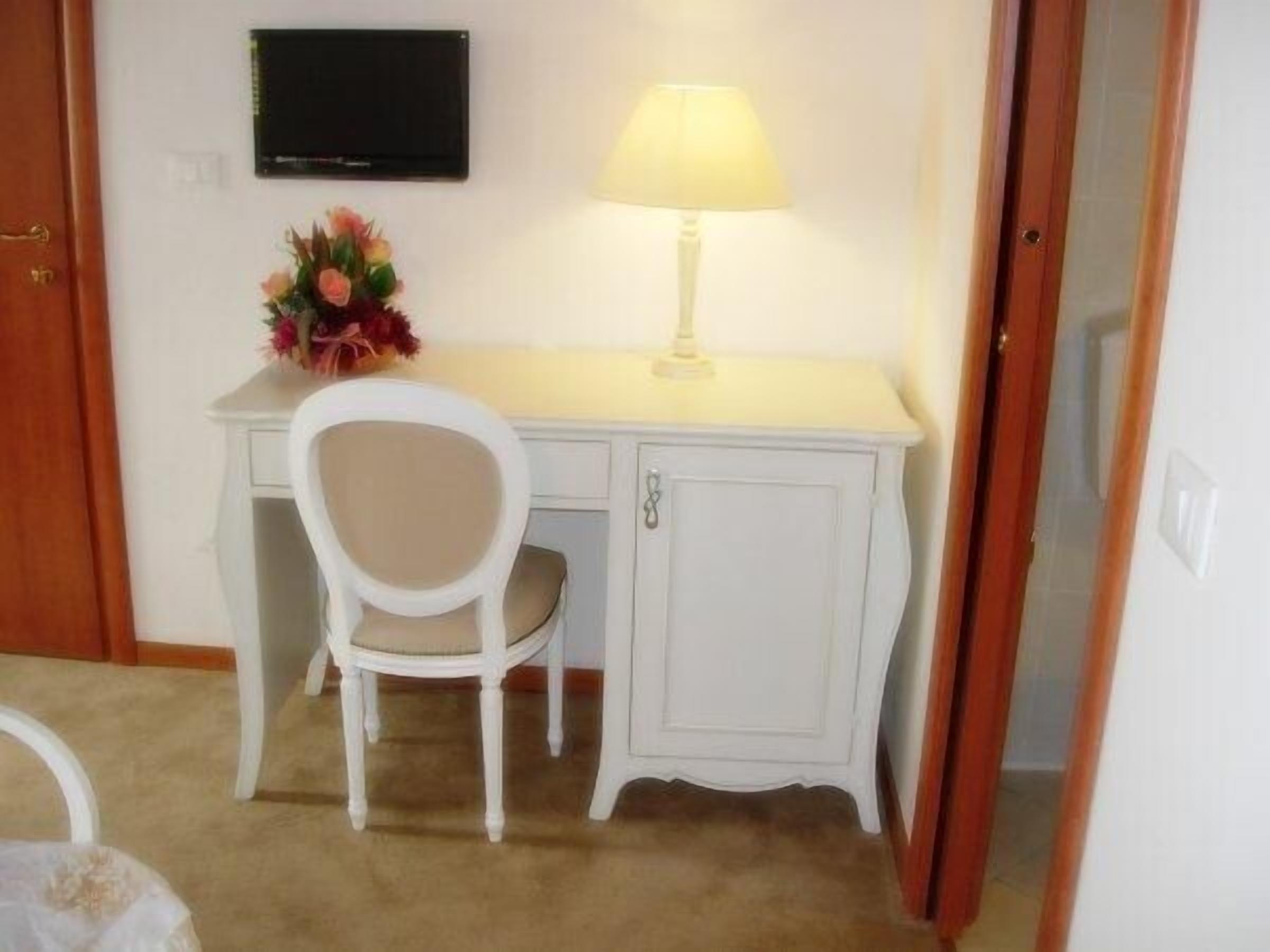 Kahden hengen standard-huone yhdelle, oma kylpyhuone | Huoneen varustelu