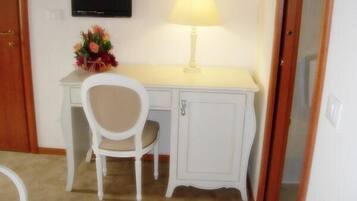 Kahden hengen standard-huone yhdelle, oma kylpyhuone | Huoneen varustelu