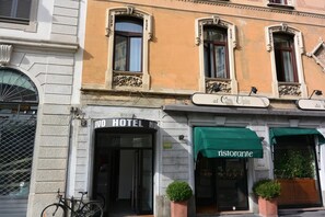 Exterior - Hotel Nuovo (Milan)