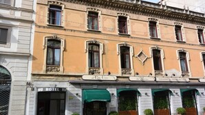 A historic building with a sign for "Hotel Nuovo" and a restaurant named "Ristorante da Marino" dating back to 1935. - Hotel Nuovo (Milan)
