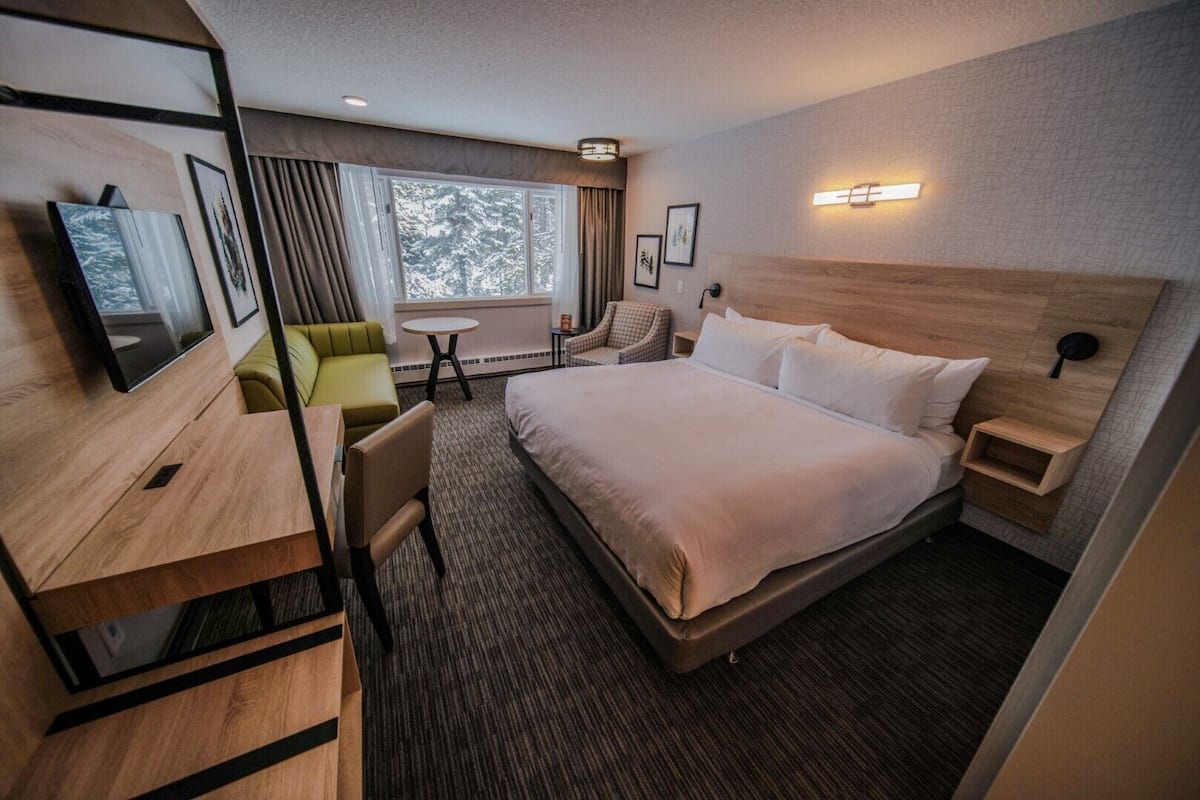 Deluxe King Room - (Not Pet Friendly)