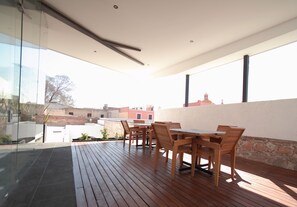 Outdoor dining - MO17 Hotel Boutique (Querétaro)