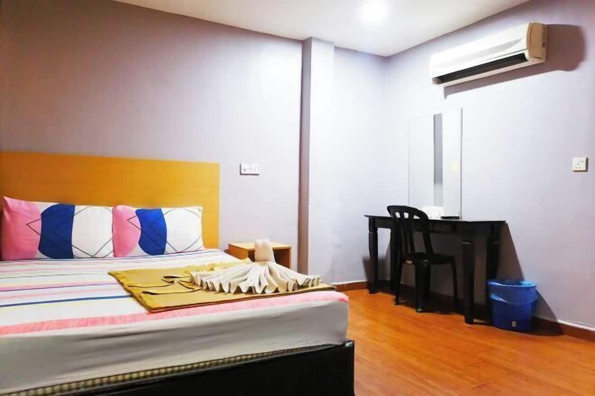 Desk, iron/ironing board (on request), WiFi (free), bed sheets