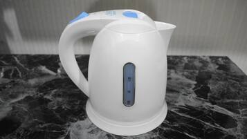 Frigorífico, microondas en la zona común y cafetera o tetera