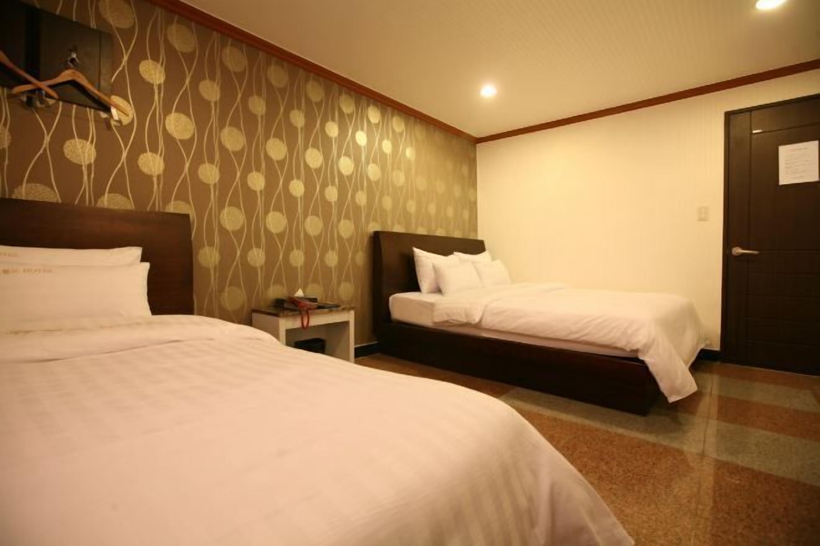 办公桌、遮光窗帘、隔音、熨斗/熨板