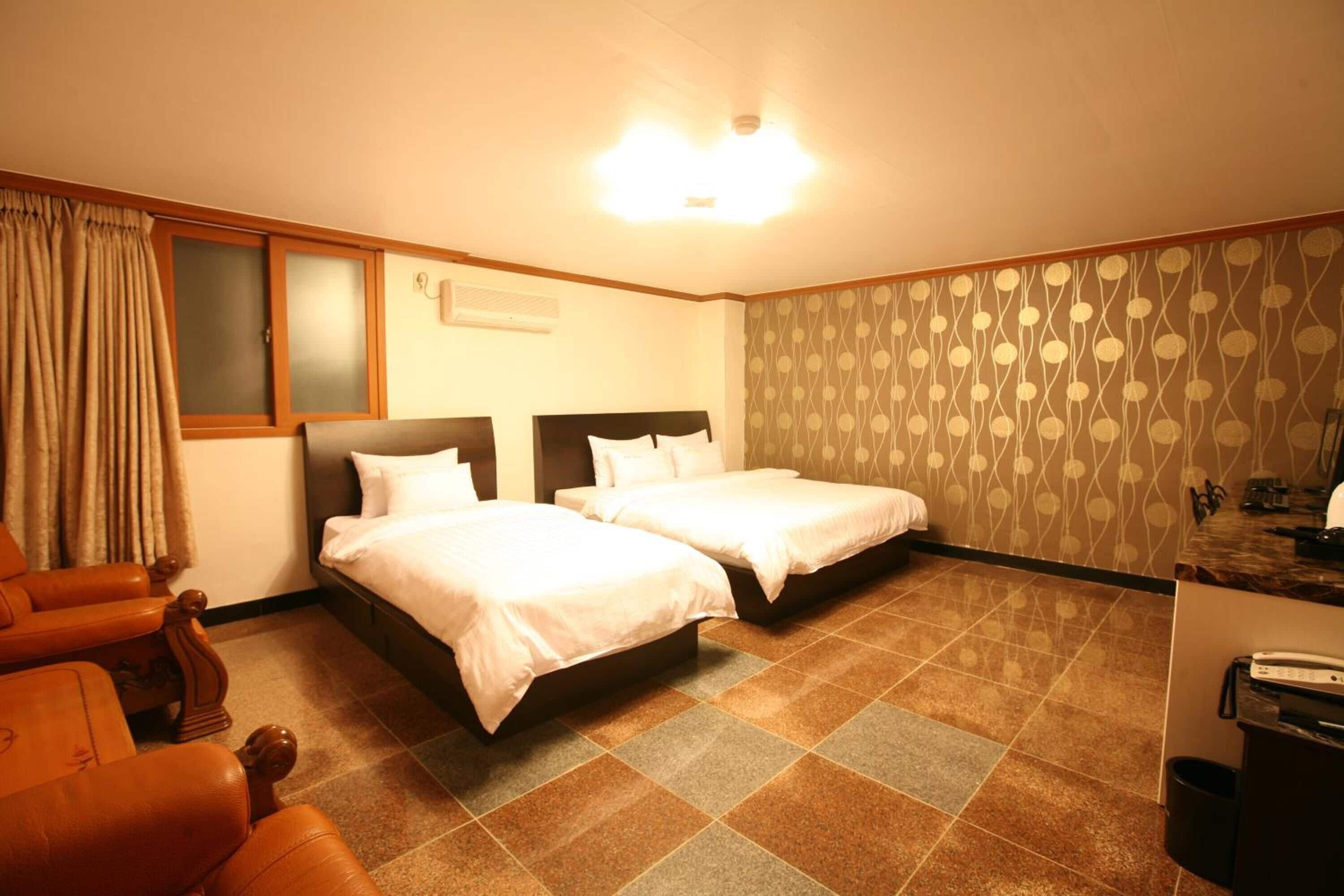 Photo - New World Hotel