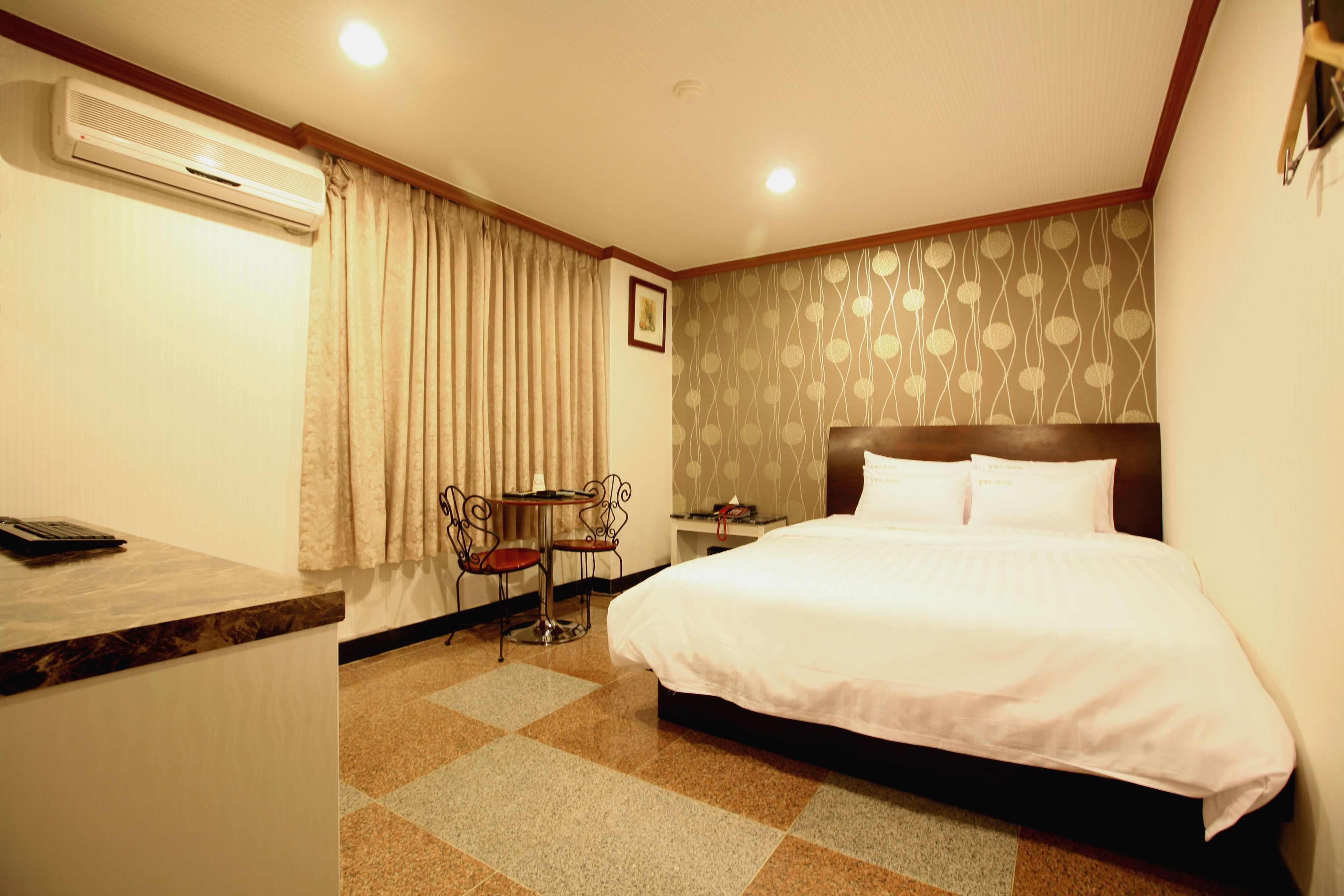 Photo - New World Hotel