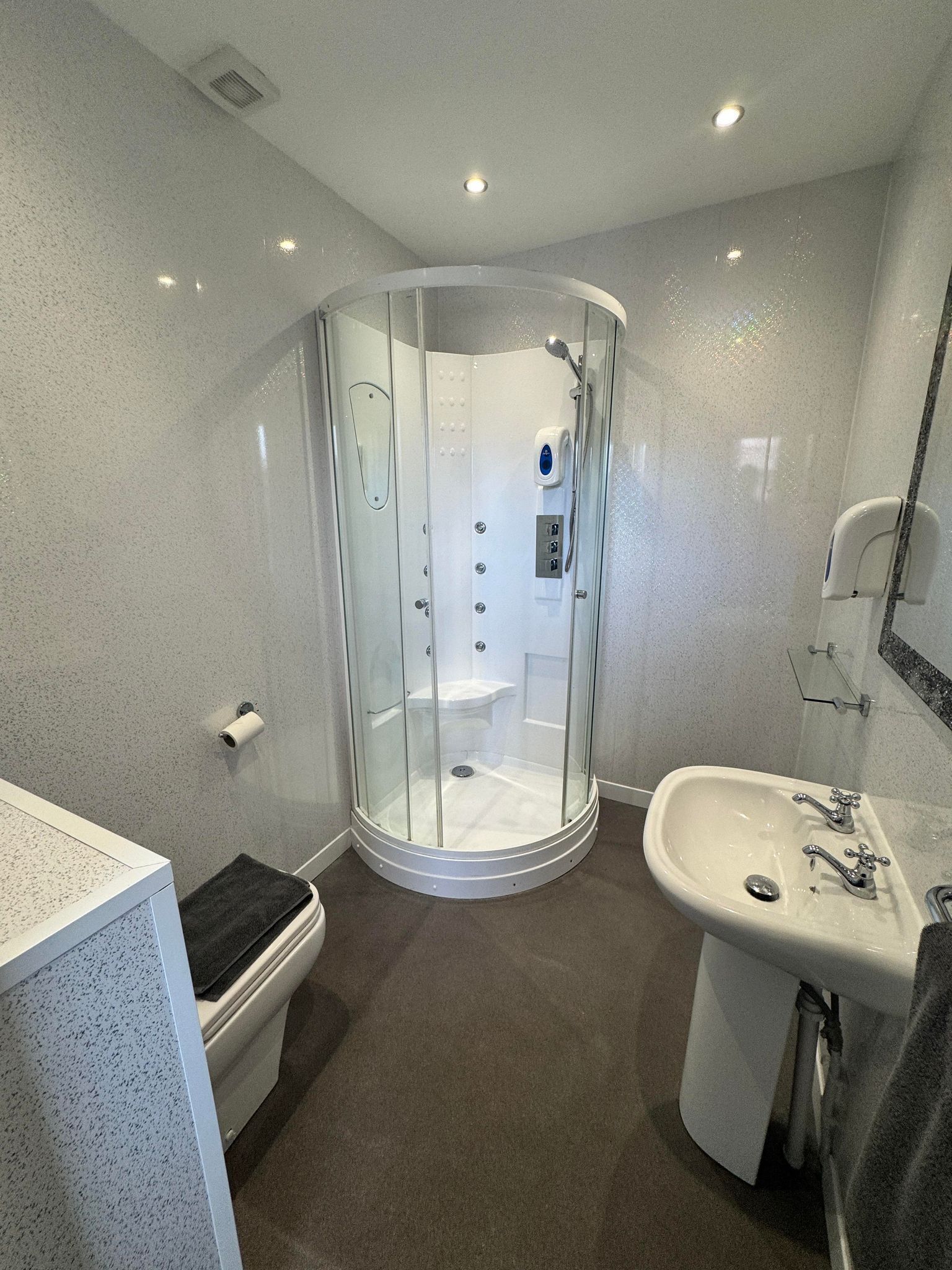 Gold Ground Floor Double | Badezimmer