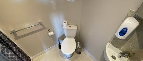 A bathroom with a toilet, bidet, and sink.