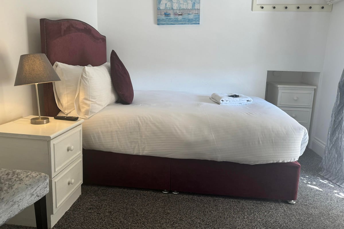 Silver Single | Individually decorated, individually furnished, iron/ironing board