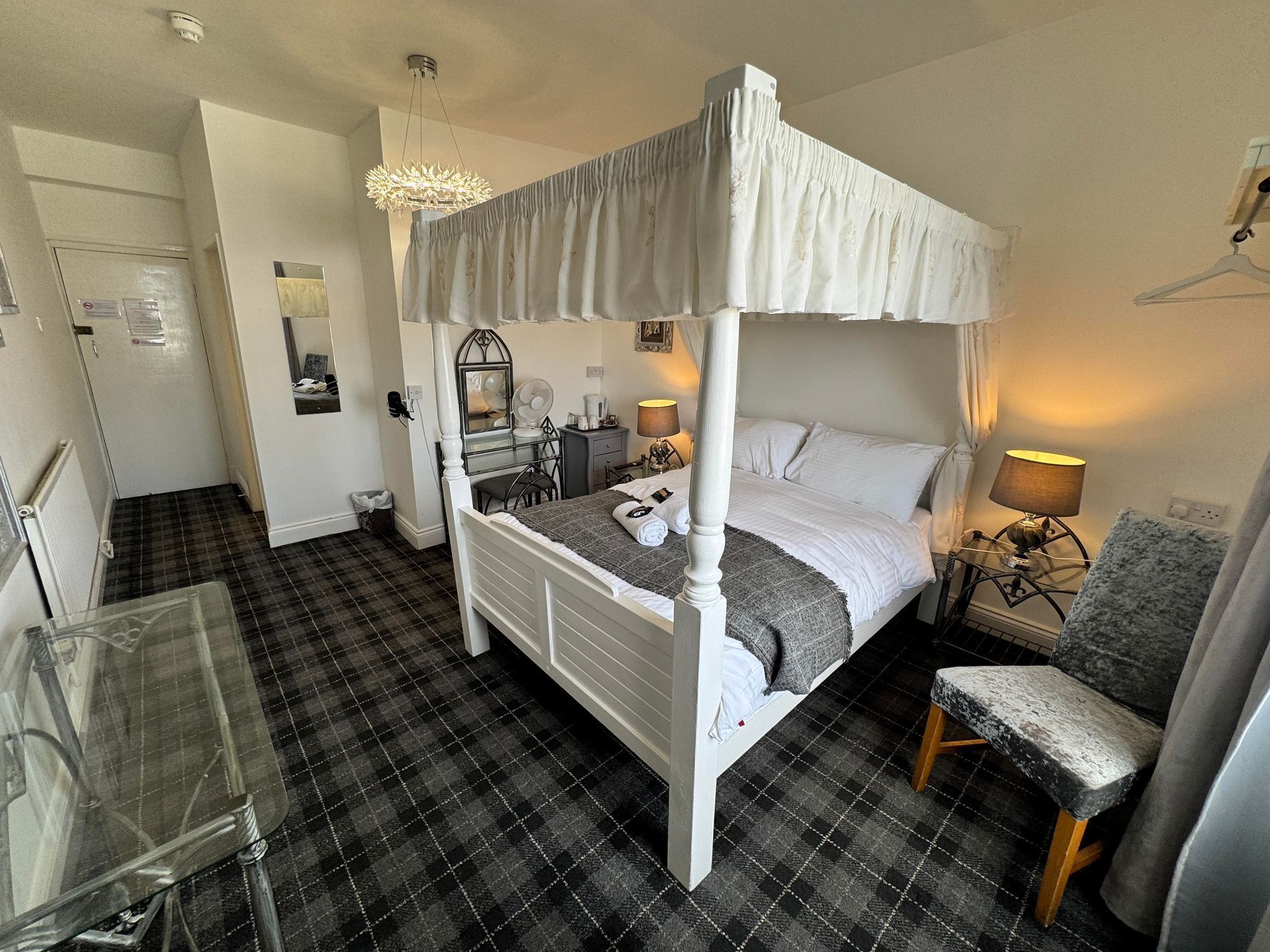 Silver Seaview Double | ห้องพักตกแต่งอย่างมีเอกลักษณ์, ตกแต่งพิเศษโดยเฉพาะ, เตารีด/โต๊ะรีดผ้า