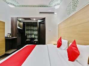 Business Double Room, 1 Double Bed, Garden View, Garden Area | 1 bedroom, Egyptian cotton sheets, premium bedding, down duvets