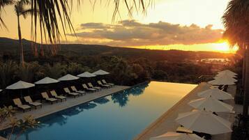 Outdoor pool, pool umbrellas, sun loungers