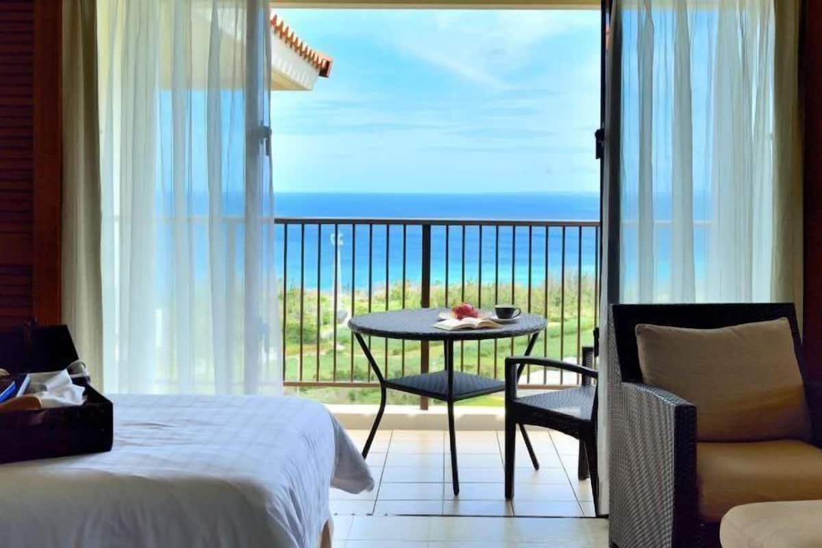 Ropa de cama de alta calidad y minibar