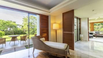 Suíte premier, para não fumantes, vista para o jardim (Adult Only 16 or over) | Vista da sacada