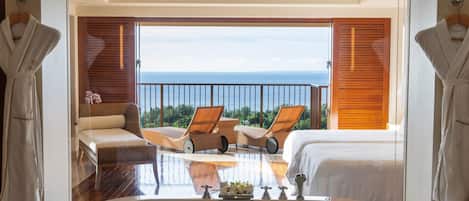 Suite, non-fumeurs (Inclusive of Airport Transfer Service) | Salle de bain | Ensemble douche/baignoire, douche à « effet pluie »