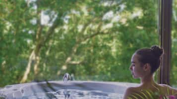 Couples treatment rooms, sauna, hot tub, body treatments, aromatherapy