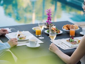 Food and drink - The Atta Terrace Club Towers (Onna)