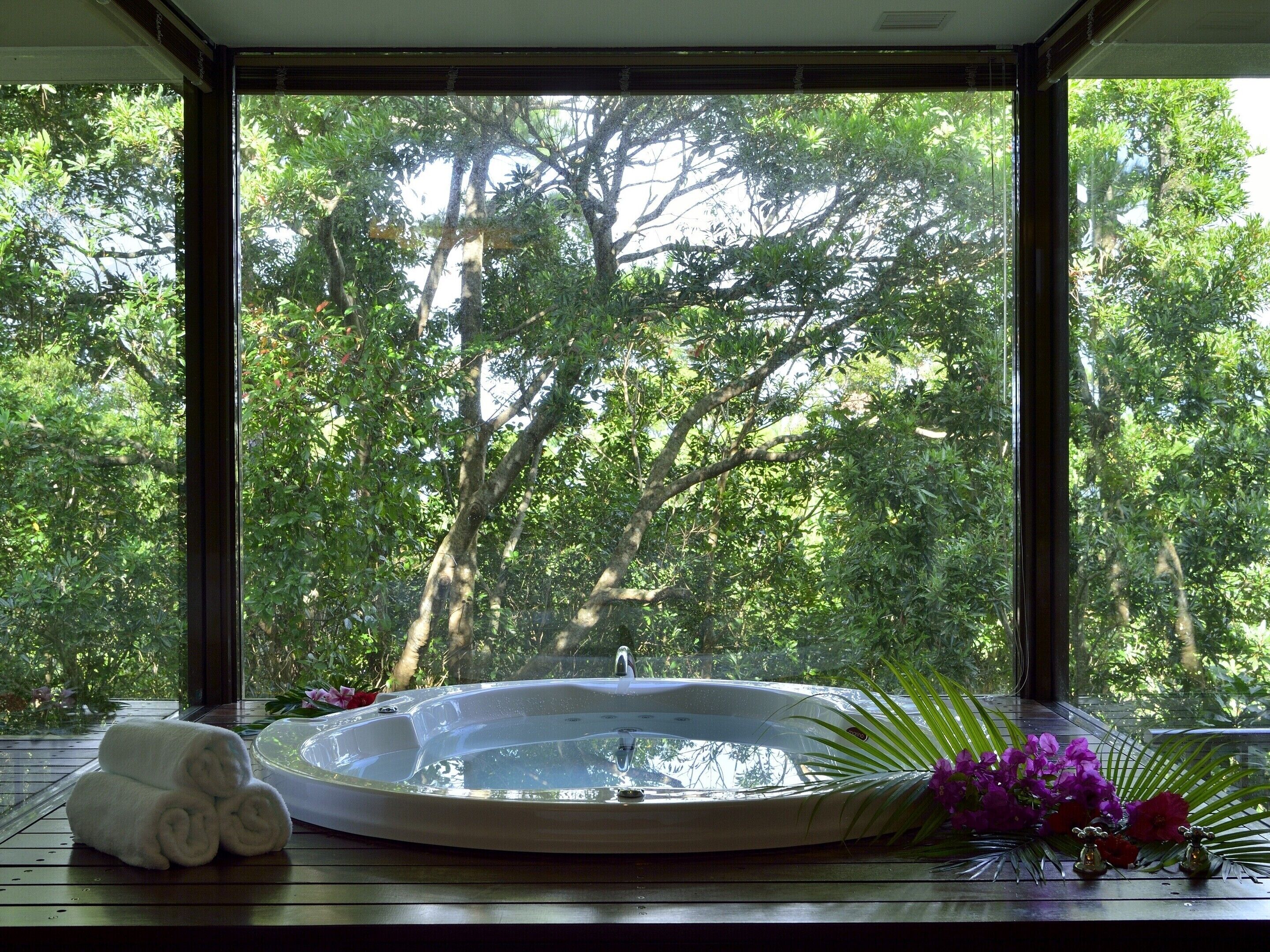 Couples treatment room(s), sauna, hot tub, body treatments, aromatherapy