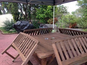 Khu ẩm thực ngoài trời