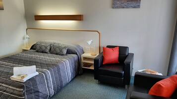 Deluxe Double Room, 1 Queen Bed, Non Smoking, Kitchenette | Desk, blackout curtains, iron/ironing board, free WiFi