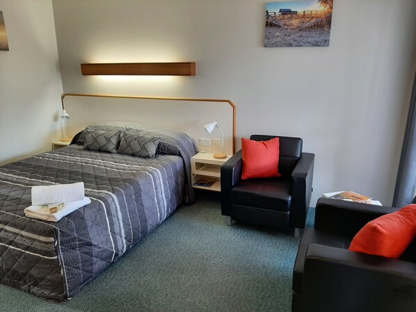 Deluxe Double Room, 1 Queen Bed, Non Smoking, Kitchenette | Desk, blackout curtains, iron/ironing board, free WiFi