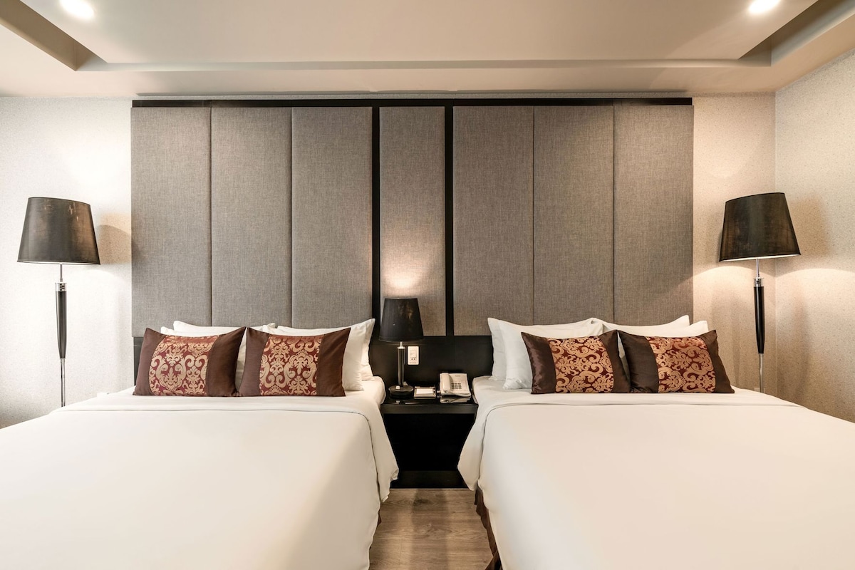 Premium bedding, in-room safe, desk, soundproofing