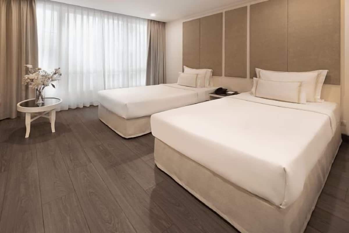 1 bedroom, premium bedding, in-room safe, desk